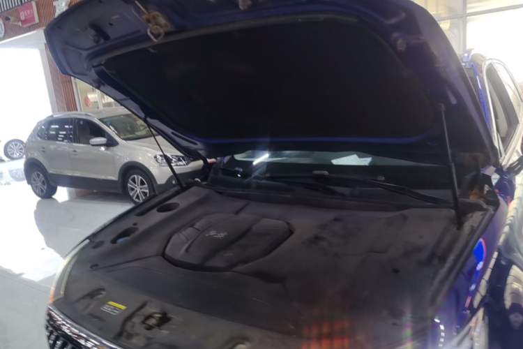 Used Hongqi HS5 2019 2.0T Smart Connect Flagship All-Wheel-Drive Version Engine Bay