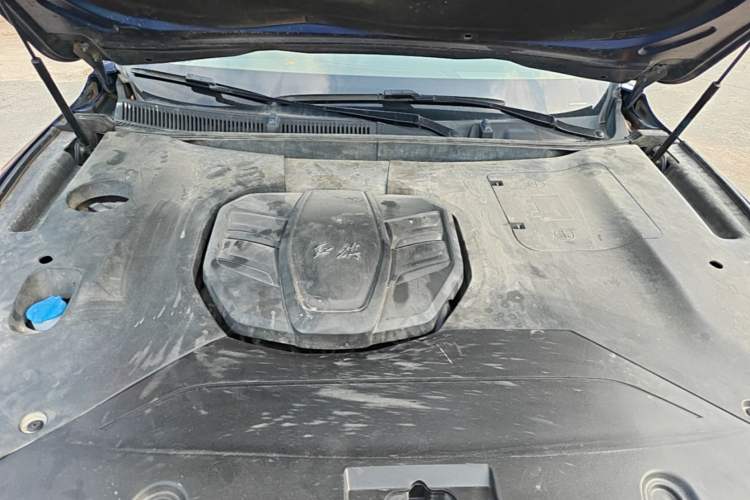 Used Hongqi HS5 2019 2.0T Smart Connect Flagship All-Wheel-Drive Version Engine Bay
