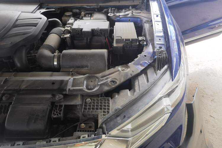 Used Hongqi HS5 2019 2.0T Smart Connect Flagship All-Wheel-Drive Version Engine Bay Left