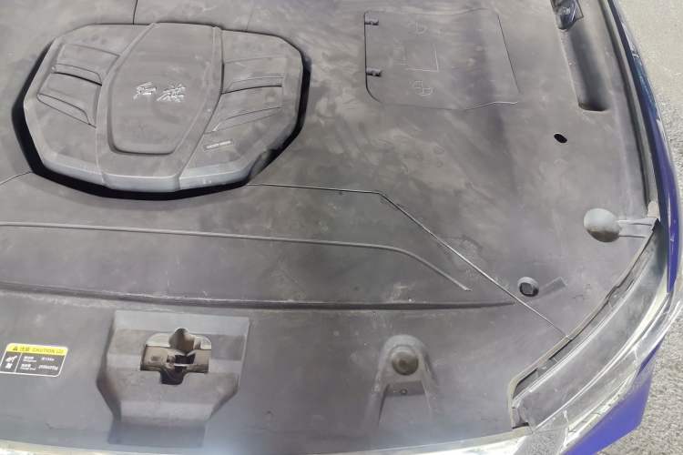 Used Hongqi HS5 2019 2.0T Smart Connect Flagship All-Wheel-Drive Version Engine Bay Left