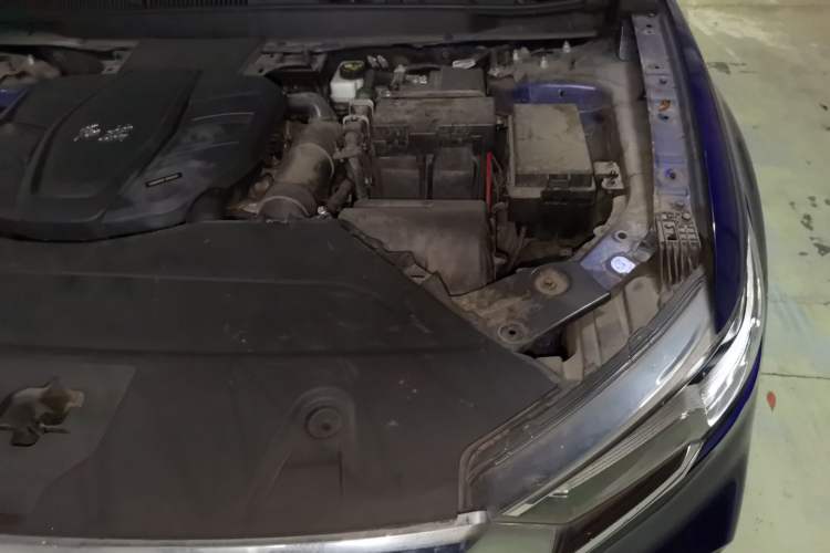 Used Hongqi HS5 2019 2.0T Smart Connect Flagship All-Wheel-Drive Version Engine Bay Left