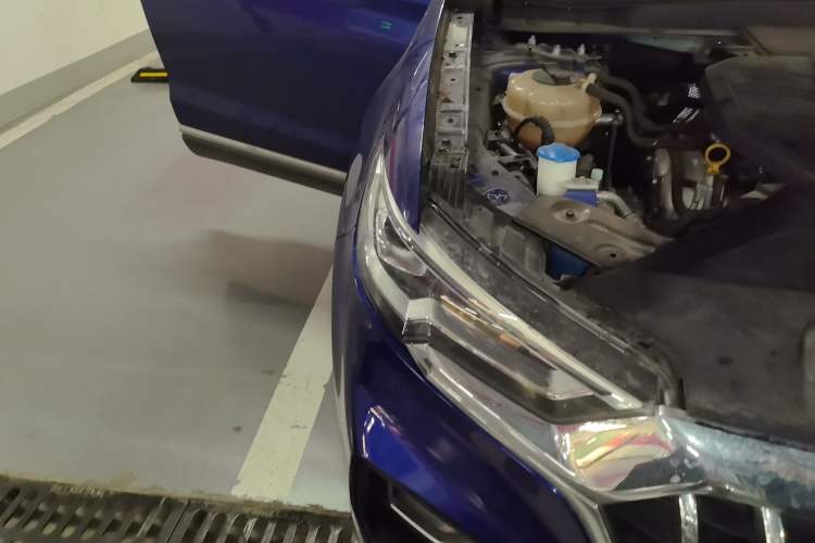 Used Hongqi HS5 2019 2.0T Smart Connect Flagship All-Wheel-Drive Version Engine Bay Right