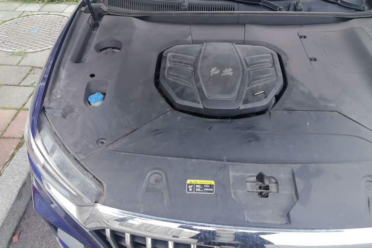 Used Hongqi HS5 2019 2.0T Smart Connect Flagship All-Wheel-Drive Version Engine Bay Right