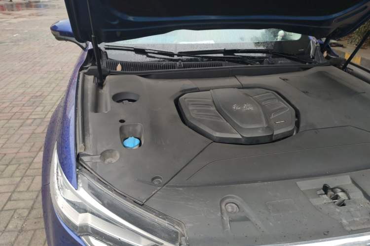 Used Hongqi HS5 2019 2.0T Smart Connect Flagship All-Wheel-Drive Version Engine Bay Right