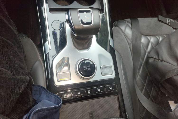 Used Hongqi HS5 2019 2.0T Smart Connect Flagship All-Wheel-Drive Version Gear Lever