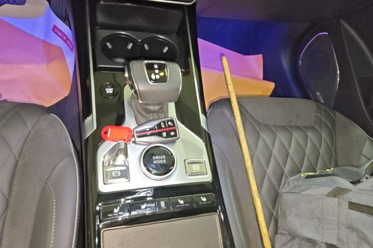 Used Hongqi HS5 2019 2.0T Smart Connect Flagship All-Wheel-Drive Version Gear Lever