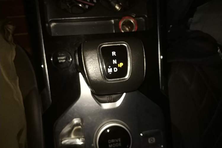 Used Hongqi HS5 2019 2.0T Smart Connect Flagship All-Wheel-Drive Version Gear Lever