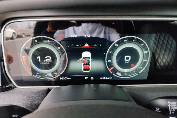 Used Hongqi HS5 2019 2.0T Smart Connect Flagship All-Wheel-Drive Version Instrument Cluster