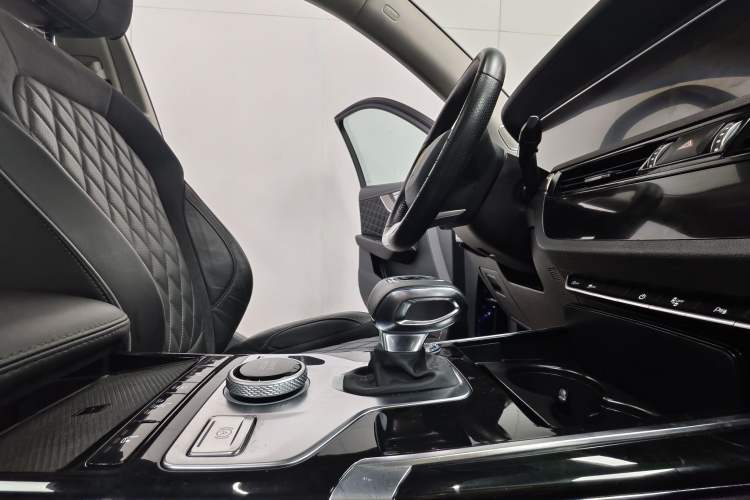 Used Hongqi HS5 2019 2.0T Smart Connect Flagship Edition Interior 7