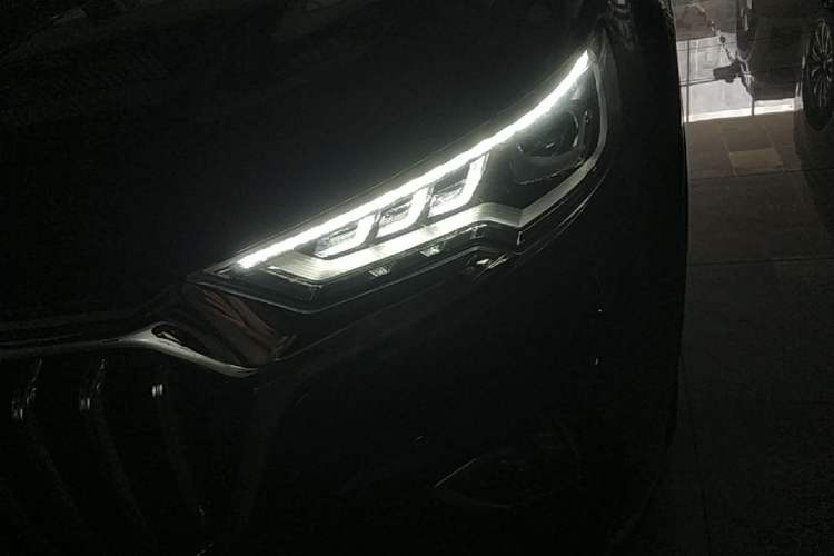 Used Hongqi HS5 2019 2.0T Smart Connect Flagship All-Wheel-Drive Version Left Front Headlight