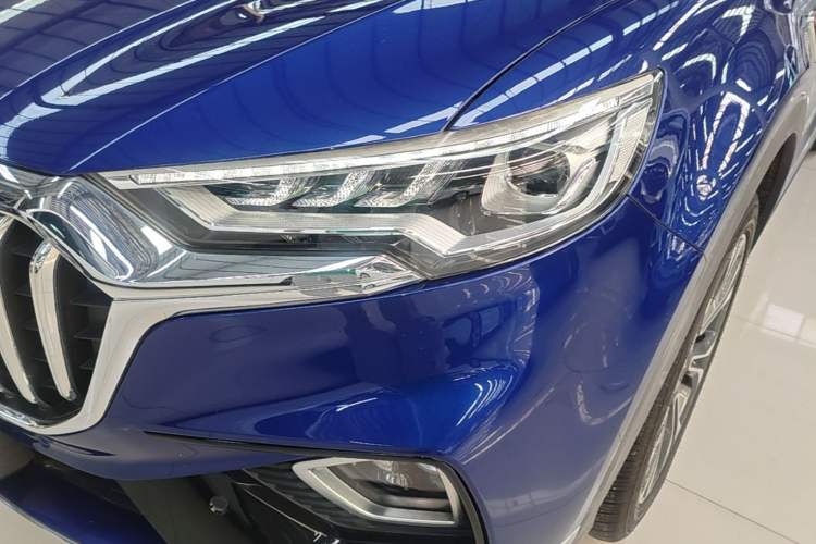 Used Hongqi HS5 2019 2.0T Smart Connect Flagship All-Wheel-Drive Version Left Front Headlight