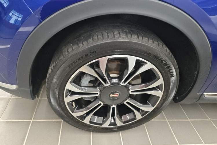 Used Hongqi HS5 2019 2.0T Smart Connect Flagship All-Wheel-Drive Version Left Front Wheel Hub