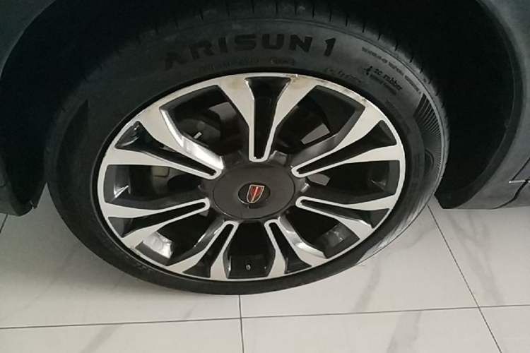 Used Hongqi HS5 2019 2.0T Smart Connect Flagship All-Wheel-Drive Version Left Front Wheel Hub