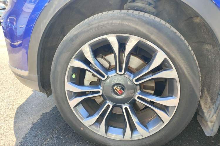 Used Hongqi HS5 2019 2.0T Smart Connect Flagship All-Wheel-Drive Version Left Front Wheel Hub