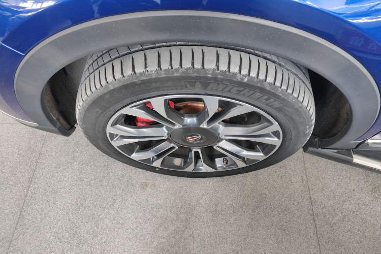 Used Hongqi HS5 2019 2.0T Smart Connect Flagship All-Wheel-Drive Version Left Front Wheel Hub