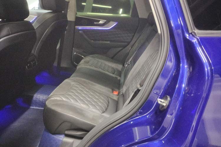 Used Hongqi HS5 2019 2.0T Smart Connect Flagship All-Wheel-Drive Version Left Rear Seat