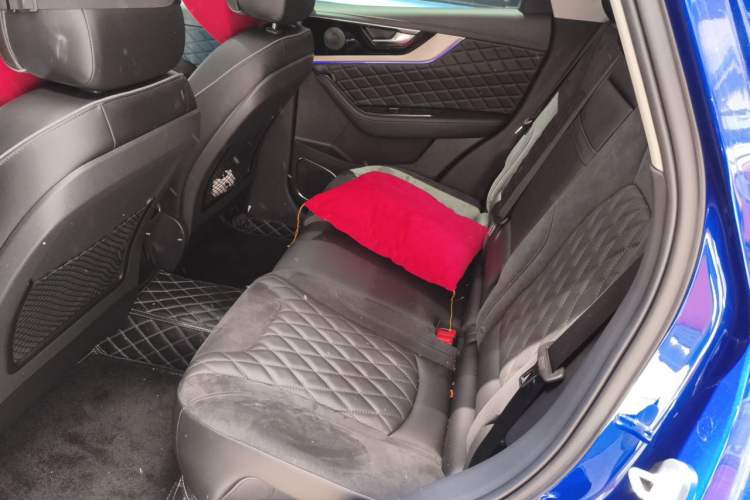 Used Hongqi HS5 2019 2.0T Smart Connect Flagship All-Wheel-Drive Version Left Rear Seat