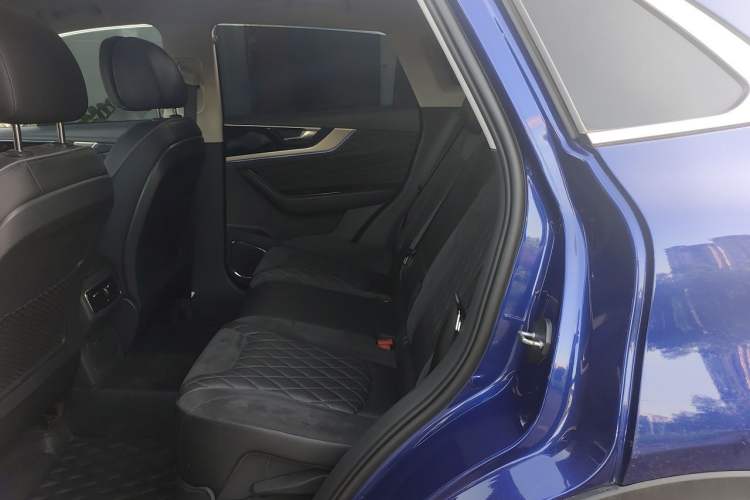Used Hongqi HS5 2019 2.0T Smart Connect Flagship All-Wheel-Drive Version Left Rear Seat