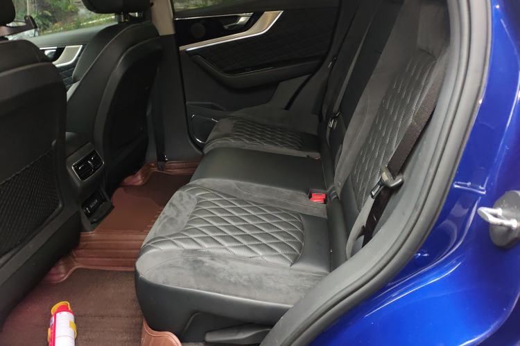 Used Hongqi HS5 2019 2.0T Smart Connect Flagship All-Wheel-Drive Version Left Rear Seat