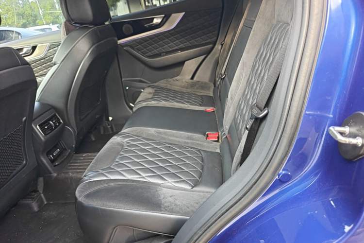 Used Hongqi HS5 2019 2.0T Smart Connect Flagship All-Wheel-Drive Version Left Rear Seat