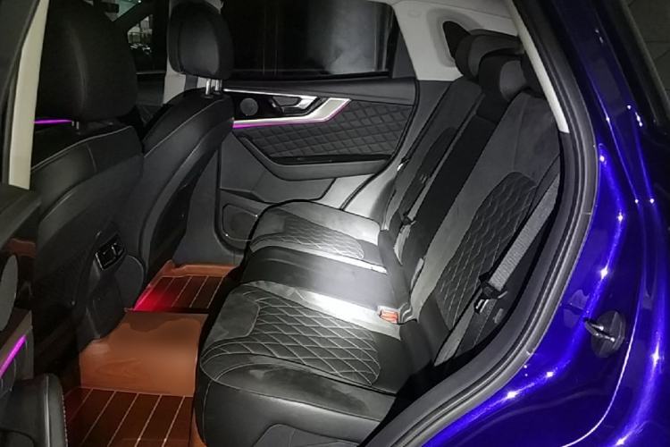 Used Hongqi HS5 2019 2.0T Smart Connect Flagship All-Wheel-Drive Version Left Rear Seat