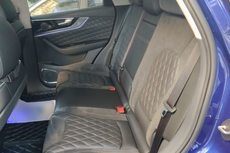 Used Hongqi HS5 2019 2.0T Smart Connect Flagship All-Wheel-Drive Version Left Rear Seat