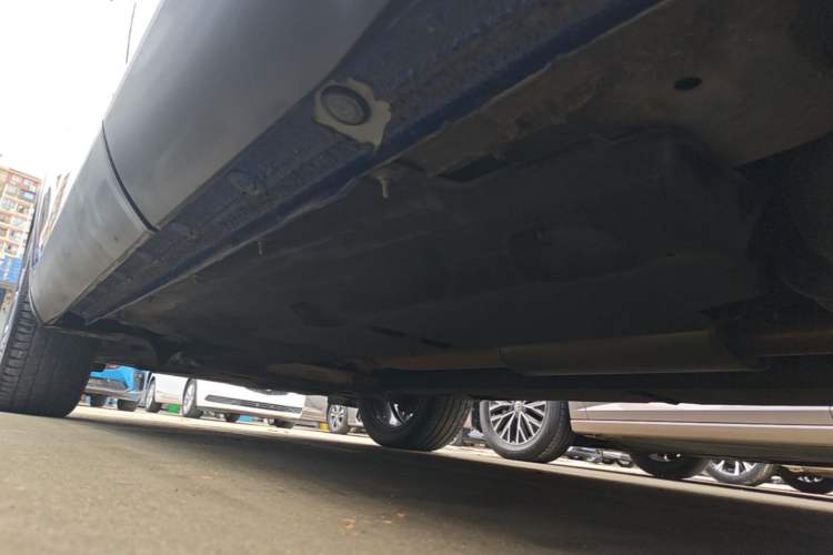 Used Hongqi HS5 2019 2.0T Smart Connect Flagship All-Wheel-Drive Version Left Side Sill