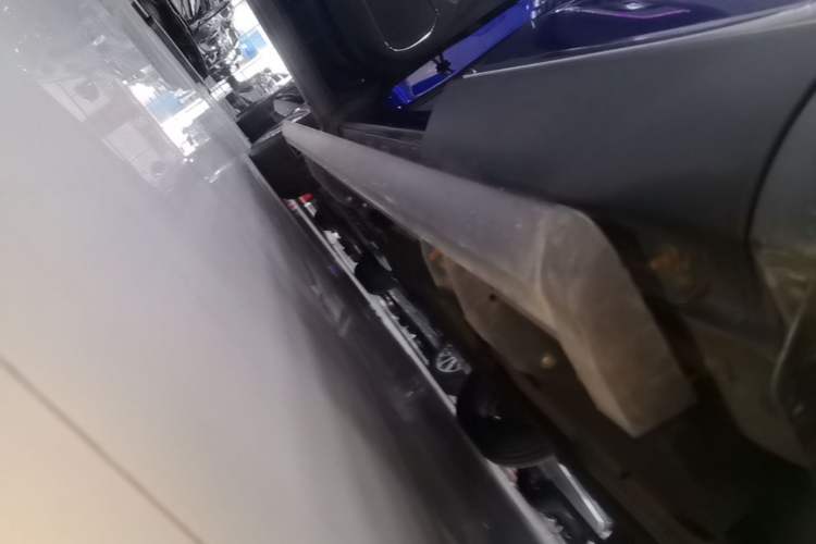 Used Hongqi HS5 2019 2.0T Smart Connect Flagship All-Wheel-Drive Version Left Side Sill