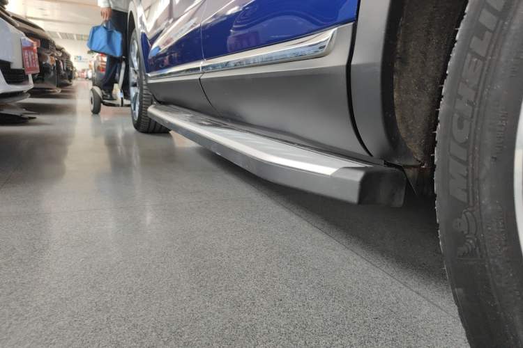 Used Hongqi HS5 2019 2.0T Smart Connect Flagship All-Wheel-Drive Version Left Side Sill