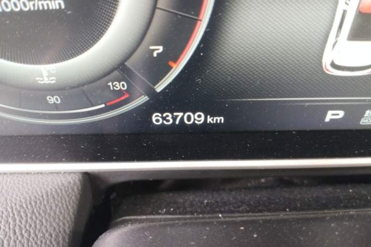Used Hongqi HS5 2019 2.0T Smart Connect Flagship Edition Odometer Close Up