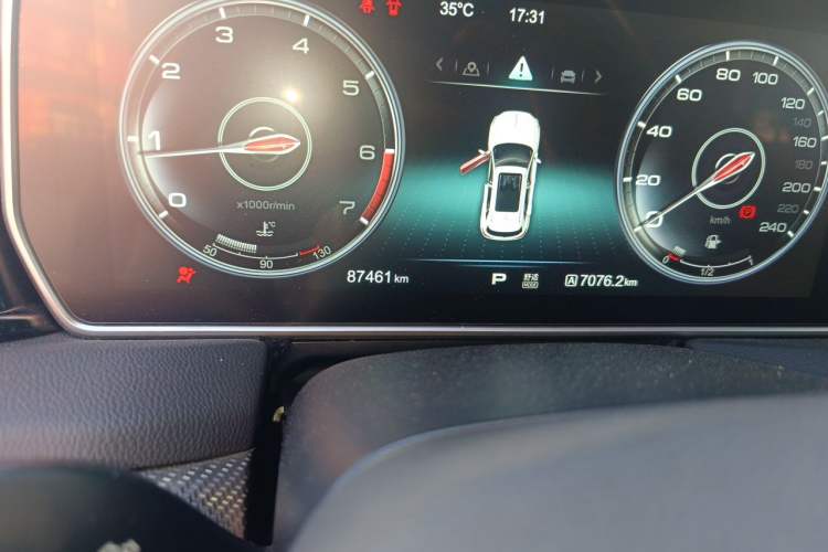 Used Hongqi HS5 2019 2.0T Smart Connect Flagship Edition Odometer Close Up