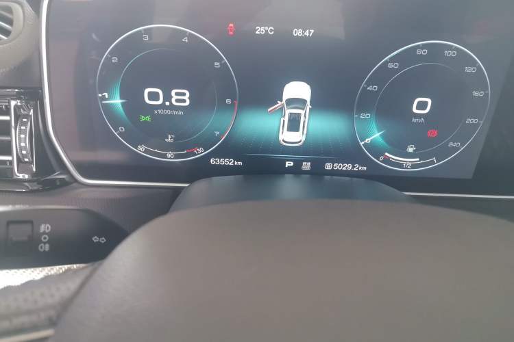 Used Hongqi HS5 2019 2.0T Smart Connect Flagship All-Wheel-Drive Version Odometer Close Up