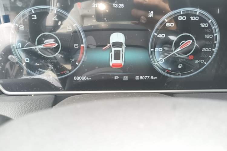 Used Hongqi HS5 2019 2.0T Smart Connect Flagship All-Wheel-Drive Version Odometer Close Up