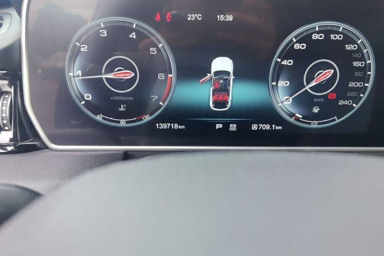 Used Hongqi HS5 2019 2.0T Smart Connect Flagship All-Wheel-Drive Version Odometer Close Up