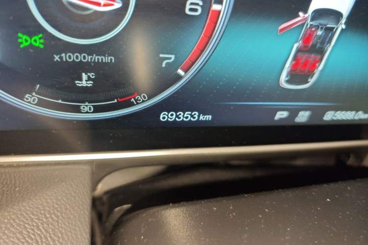 Used Hongqi HS5 2019 2.0T Smart Connect Flagship Edition Odometer Close Up