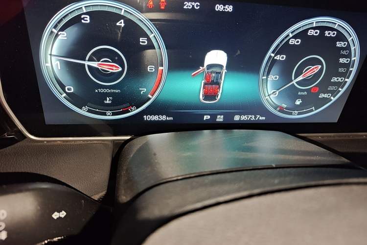 Used Hongqi HS5 2019 2.0T Smart Connect Flagship Edition Odometer Close Up