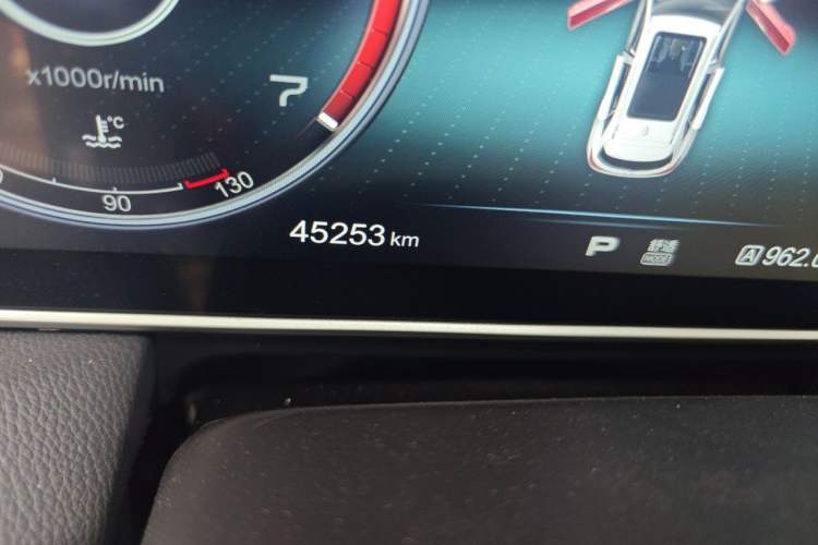 Used Hongqi HS5 2019 2.0T Smart Connect Flagship Edition Odometer Close Up