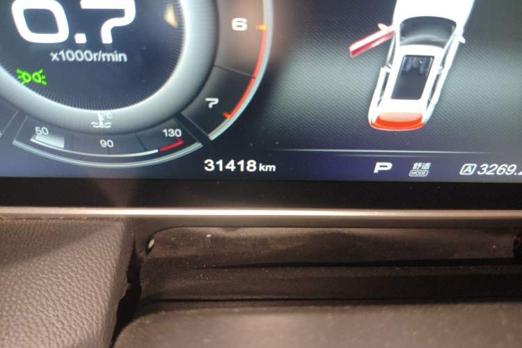 Used Hongqi HS5 2019 2.0T Smart Connect Flagship Edition Odometer Close Up