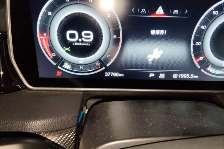 Used Hongqi HS5 2019 2.0T Smart Connect Flagship All-Wheel-Drive Version Odometer Close Up