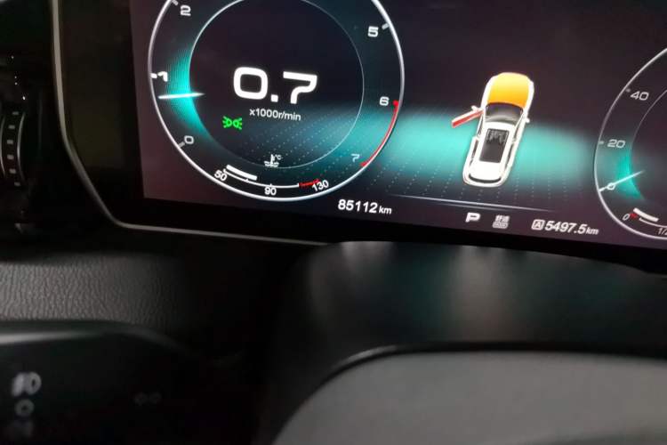 Used Hongqi HS5 2019 2.0T Smart Connect Flagship All-Wheel-Drive Version Odometer Close Up