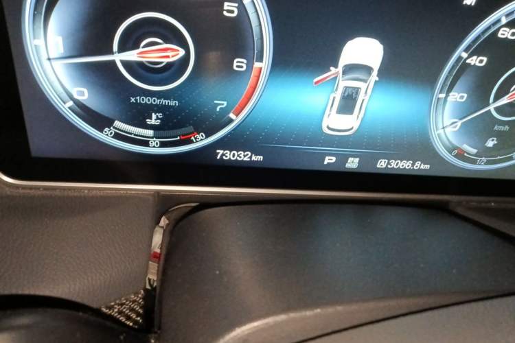 Used Hongqi HS5 2019 2.0T Smart Connect Flagship Edition Odometer Close Up