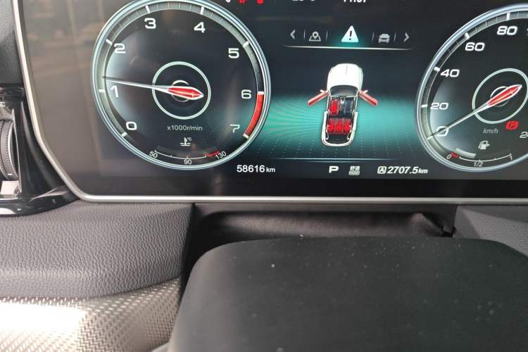 Used Hongqi HS5 2019 2.0T Smart Connect Flagship Edition Odometer Close Up