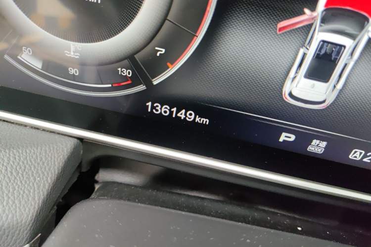 Used Hongqi HS5 2019 2.0T Smart Connect Flagship Edition Odometer Close Up