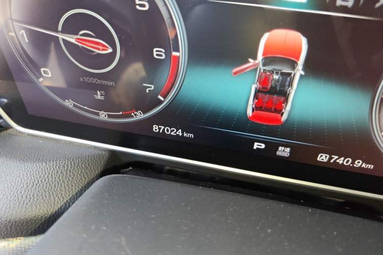 Used Hongqi HS5 2019 2.0T Smart Connect Flagship All-Wheel-Drive Version Odometer Close Up