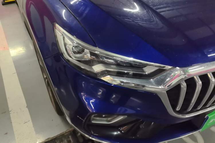 Used Hongqi HS5 2019 2.0T Smart Connect Flagship All-Wheel-Drive Version Right Front Headlight