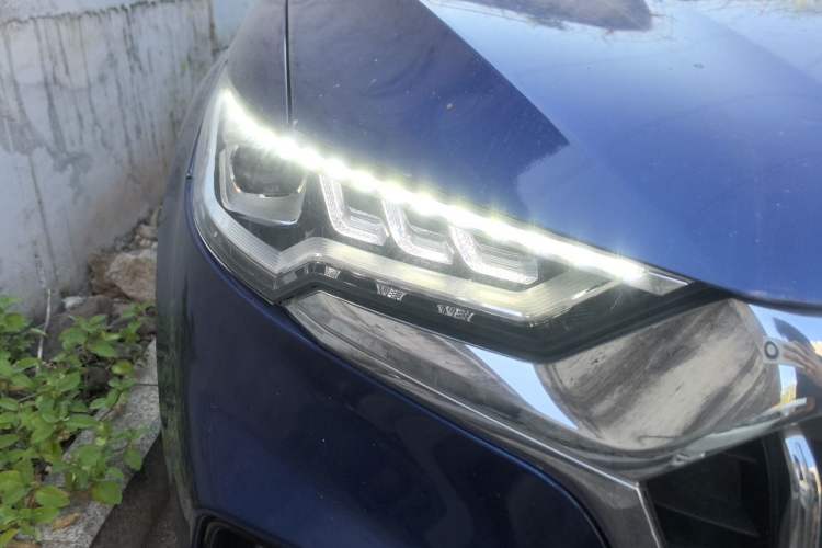 Used Hongqi HS5 2019 2.0T Smart Connect Flagship Edition Right Front Headlight
