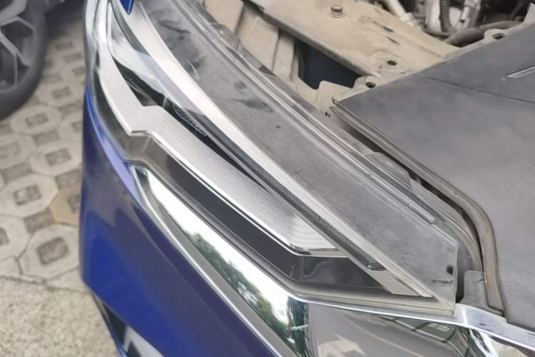 Used Hongqi HS5 2019 2.0T Smart Connect Flagship All-Wheel-Drive Version Right Front Headlight