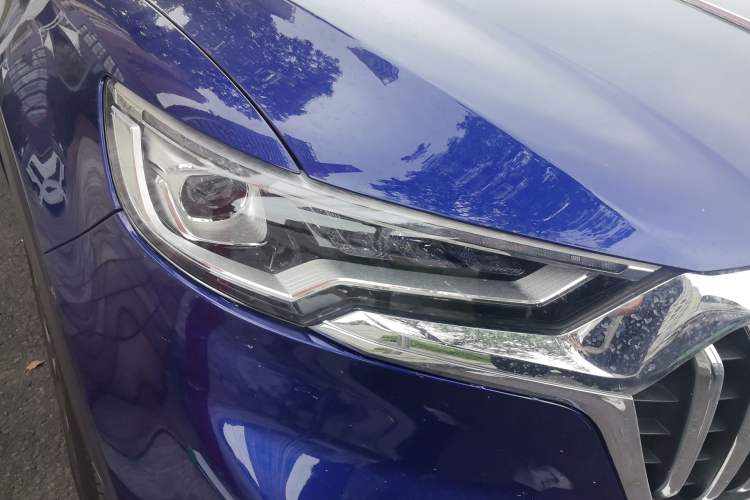 Used Hongqi HS5 2019 2.0T Smart Connect Flagship All-Wheel-Drive Version Right Front Headlight