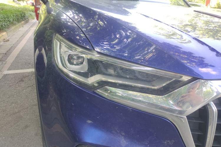Used Hongqi HS5 2019 2.0T Smart Connect Flagship All-Wheel-Drive Version Right Front Headlight