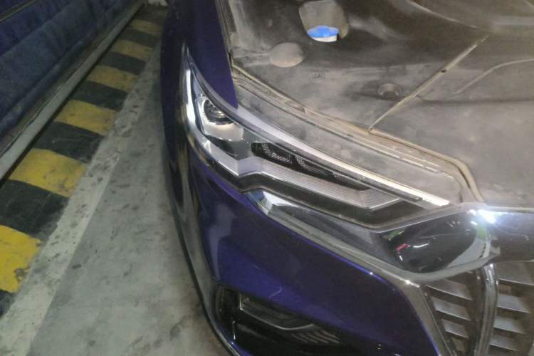 Used Hongqi HS5 2019 2.0T Smart Connect Flagship All-Wheel-Drive Version Right Front Headlight